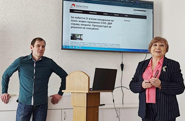 Журналіст Тарас Зозулінський і завідувач кафедри журналістики, професор Наталія Поплавська
